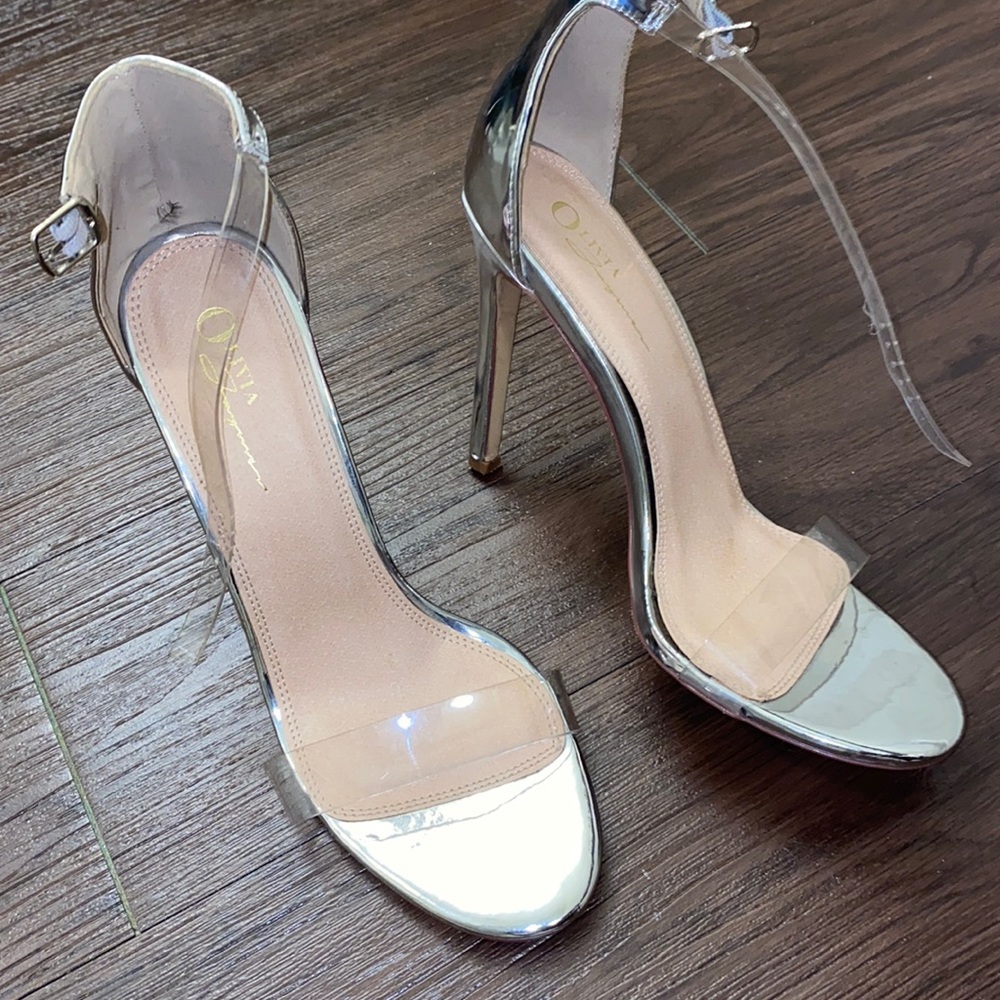 ✨HOST PICK✨ Silver Barely There Heels